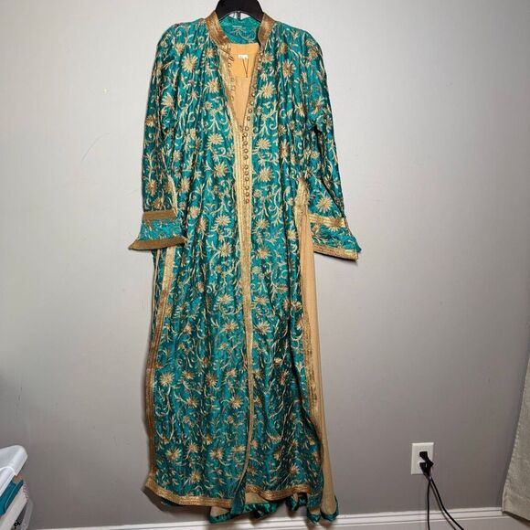 Two piece satin embroidered baroque pattern duster and slip dress - Picture 13 of 14